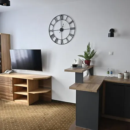 - Z Aneksem Kuchennym