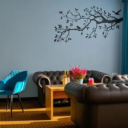 - Z Aneksem Kuchennym