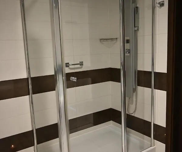 - Z Aneksem Kuchennym 3*